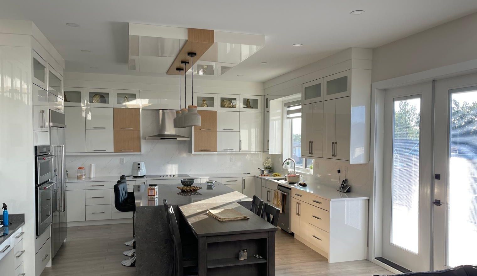 Example of two-tone & wood cabinetry